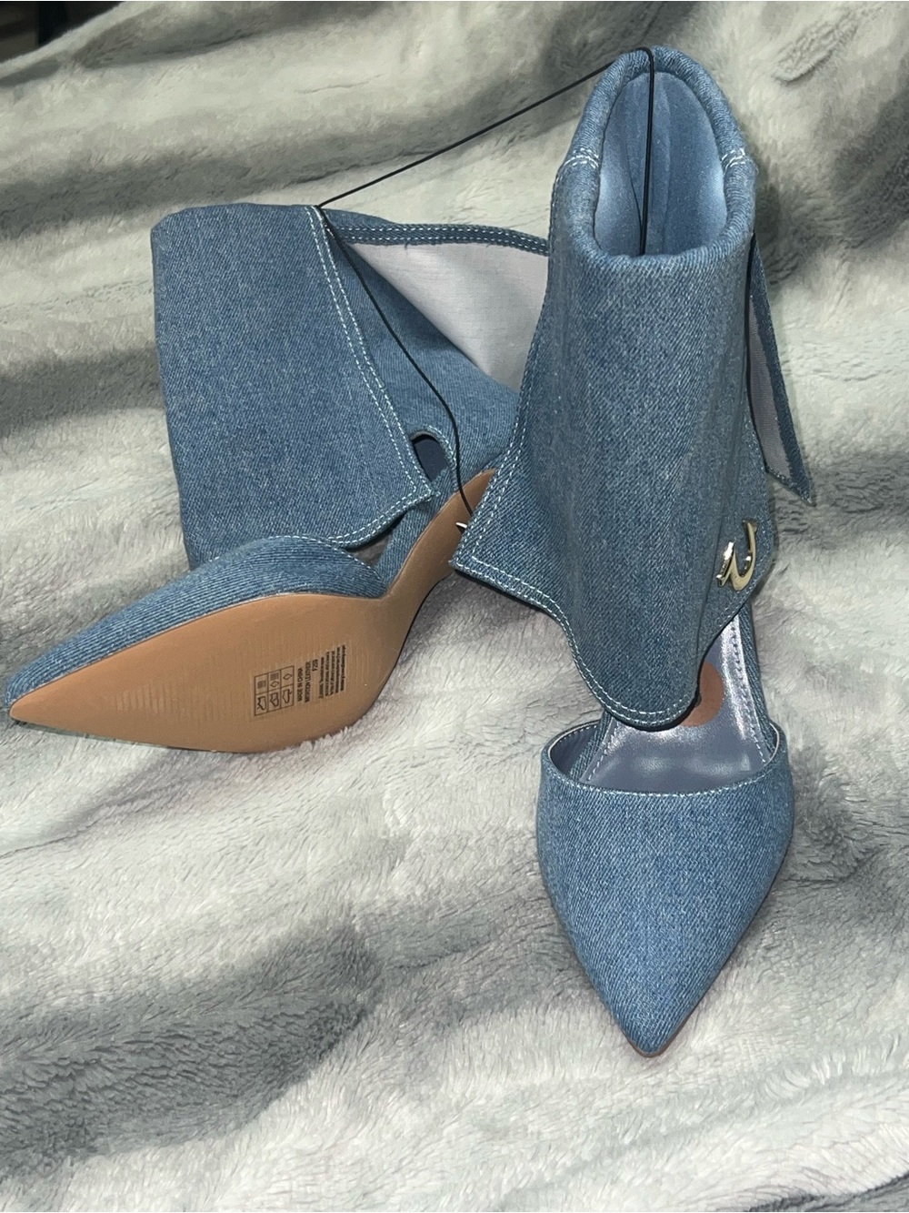 True Religion Denim Pointed Toe Ankle Boots - Light Blue
Her Foldover Cuff Heel - Picture 8 of 12